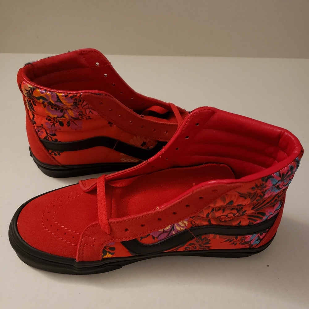 Van's **Rare Color** Men Size 6.5/ 8 Woman